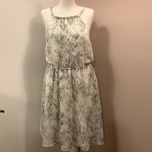 𝅺BANANA Republic Patterned Halter Dress size 10. No belt - Picture 1 of 10